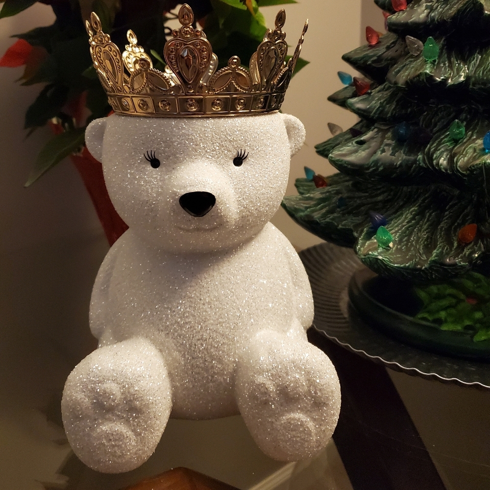 Bath & Body Works Royal Polar Bear Pedestal